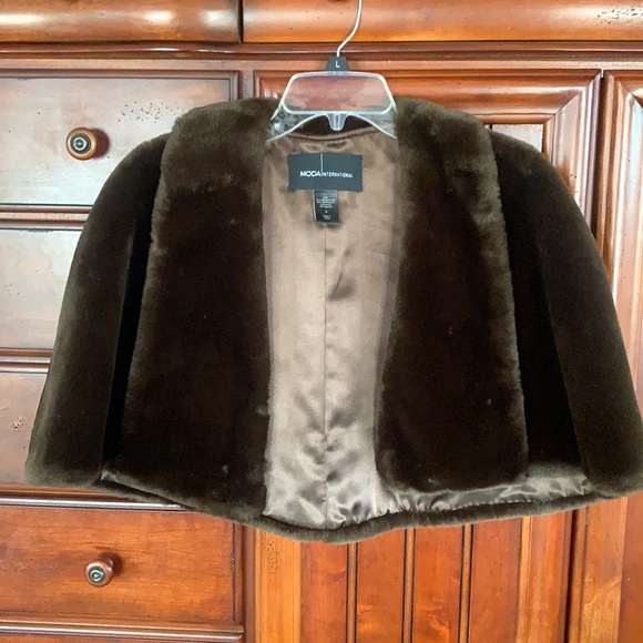 Victoria Secret 💕💕🛍Moda international Sweet Deep Chocolate Brown fur wrap 🎁 - Picture 9 of 12